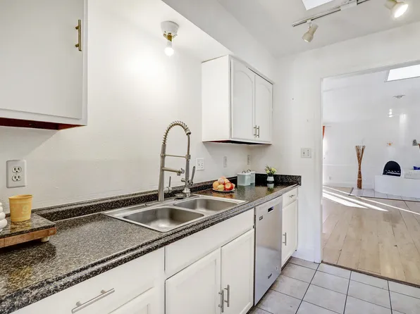 661 Stallion Rd SE, Rio Rancho, NM 87124