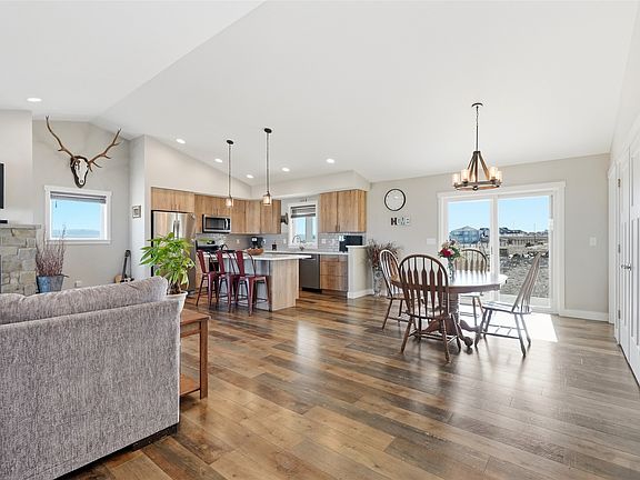 5th image of 316 Spring St