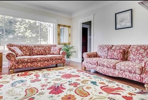 Nicely decorated family room