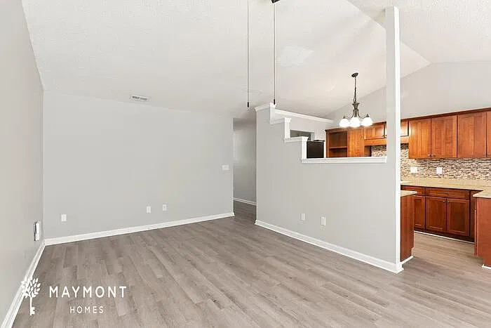 3 bed, 2.0 bath, 1260 sqft, $1,799 — Photo 4