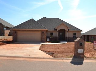 1527 Stonehouse Dr, Elgin, OK 73538
