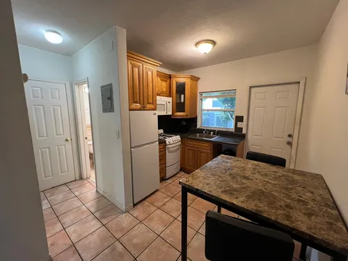 1607 Michigan Ave Photo 1