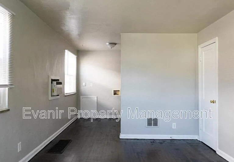 113 Niagara Ave #1 — Photo 3