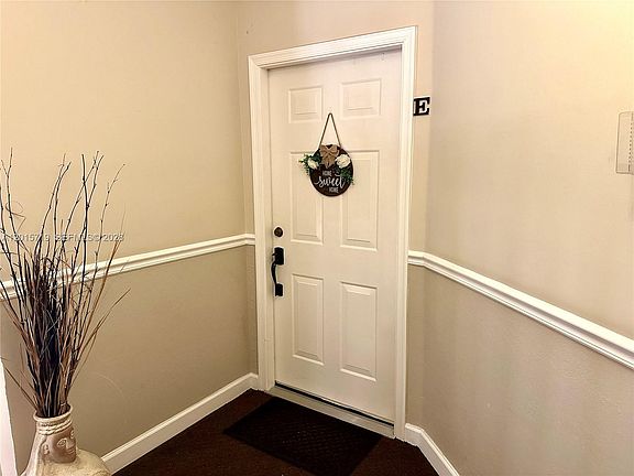 4th image of 5790 Coach House Cir APT E