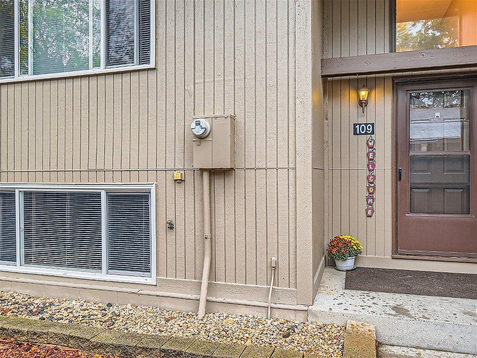 1st image of 109 River Woods Ln