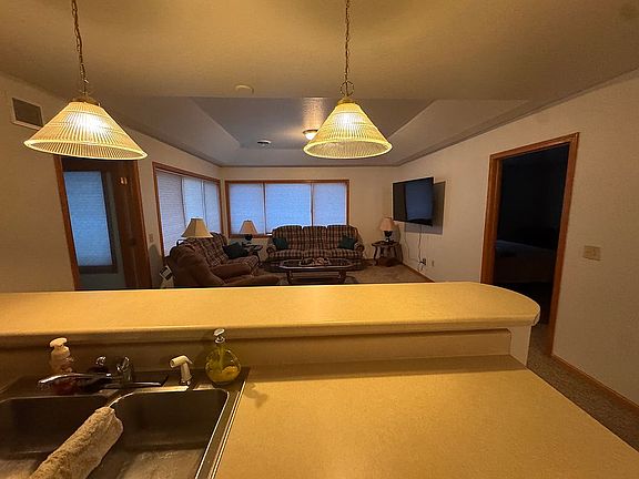 3rd image of 1301 Crescent Dr