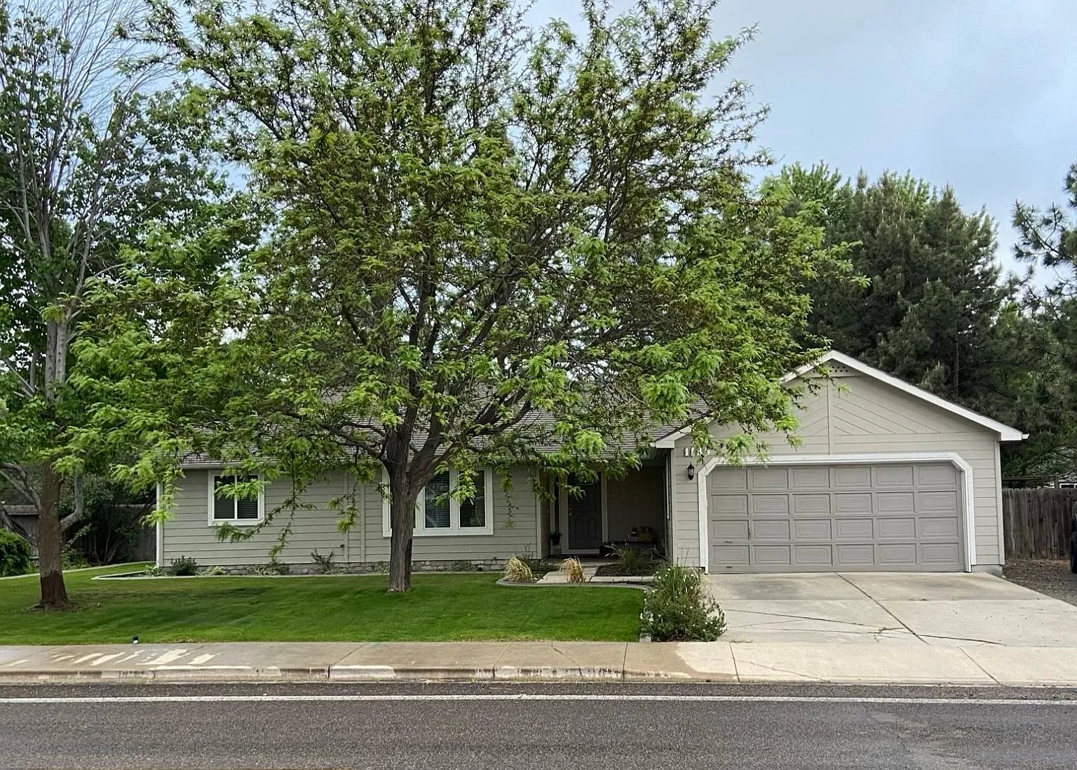 1185 E Chateau Dr — Photo 1