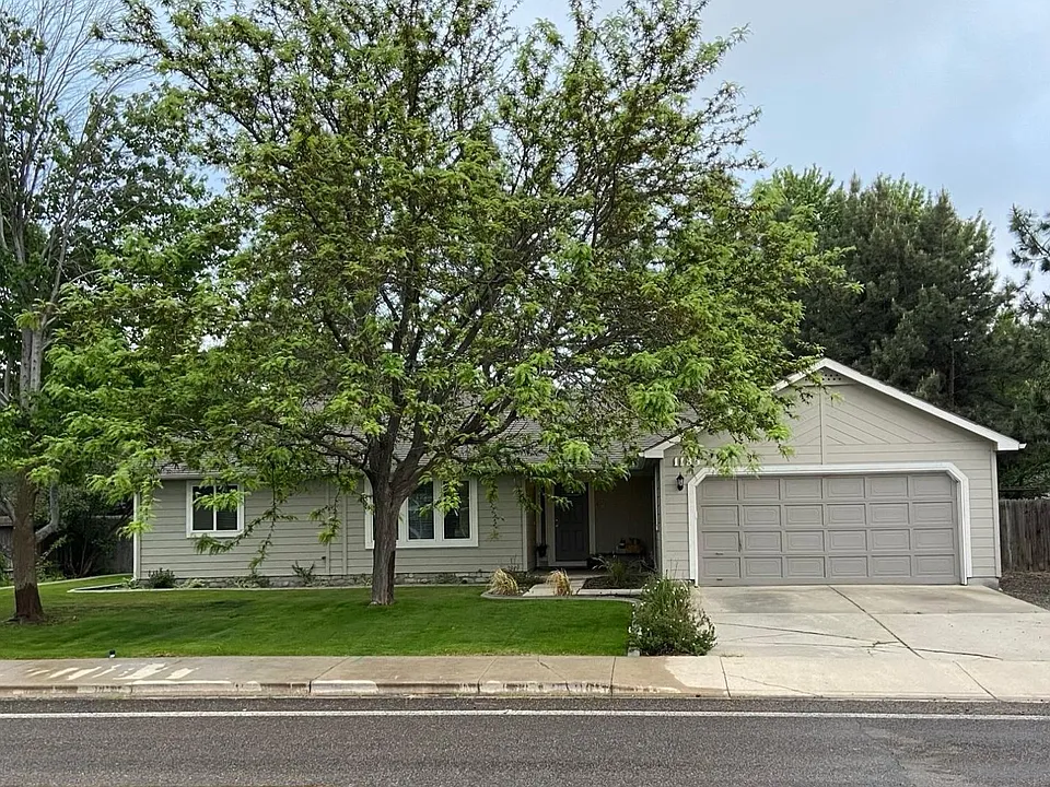 1185 E Chateau Dr