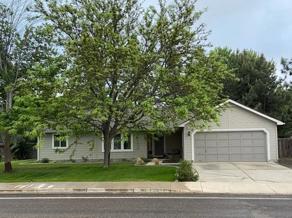 1185 E Chateau Dr, Meridian, ID 83646