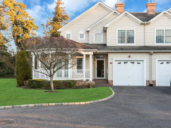 29 Daniels Way, Bay Shore, NY 11706