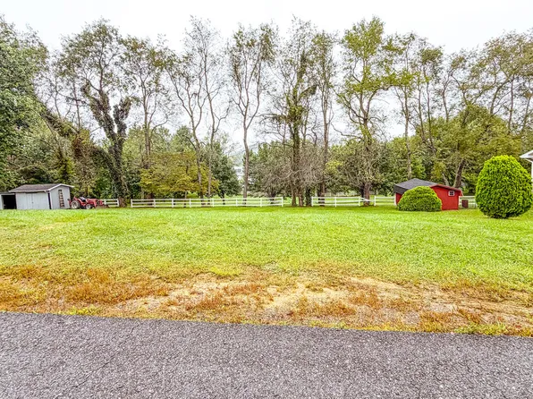 214 Varnelle Ave, Rural Retreat, VA 24368