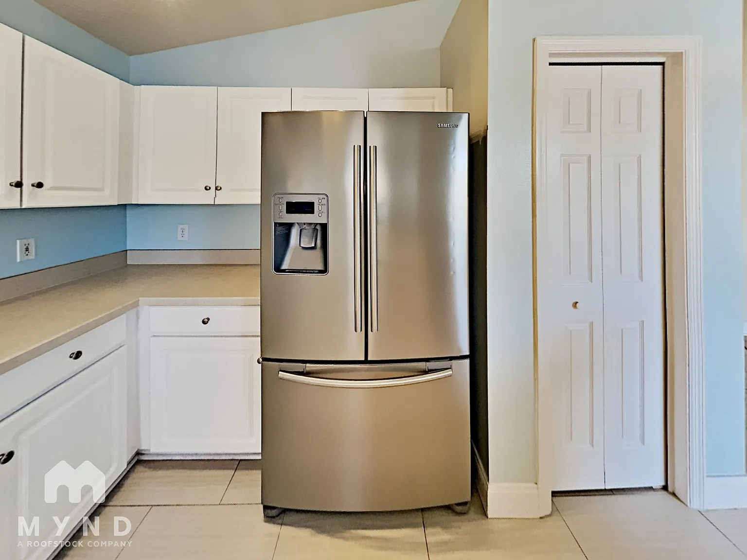 5 bed, 3.0 bath, 2456 sqft, $2,595 — Photo 4