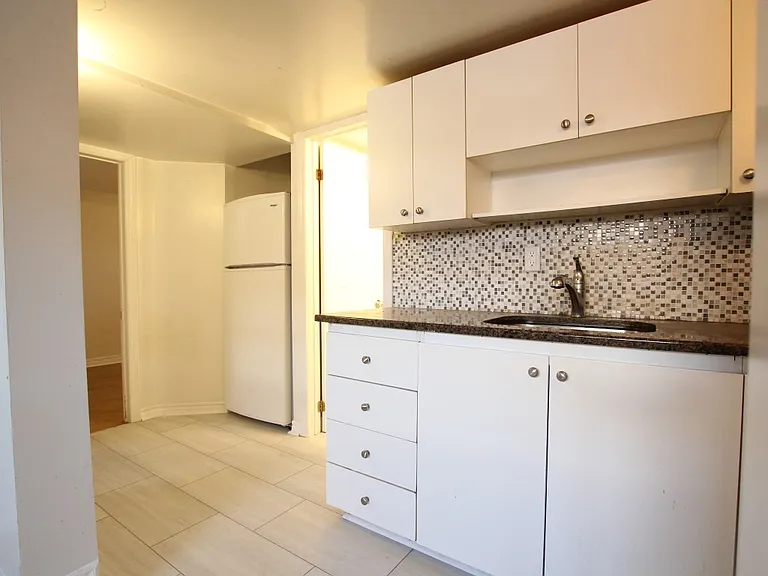 2422 Clover St #3 — Photo 4