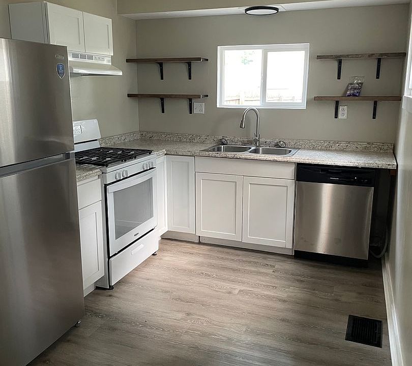 1st image of 215 W North St
