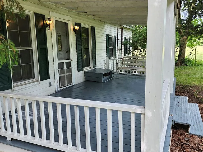 384 Chatham Rd — Photo 1