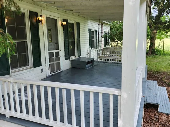 384 Chatham Rd, Chatham, IL 62629