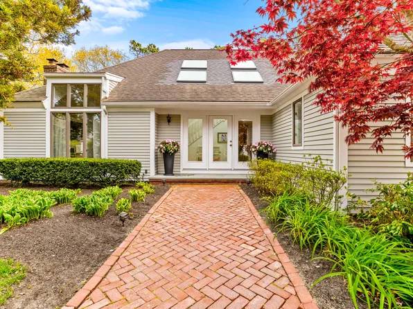 30 Driftwood Circle, Mashpee, MA 02649