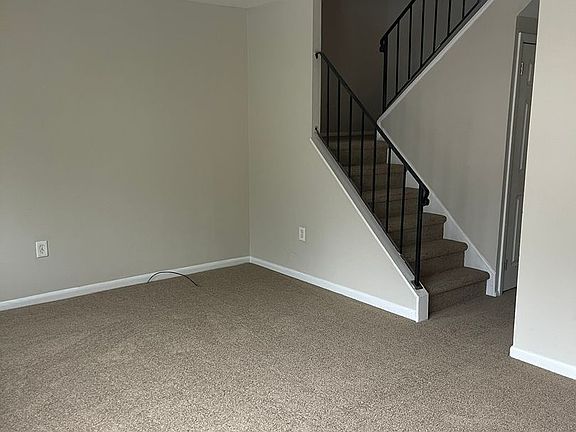 4th image of 111 Elliot St