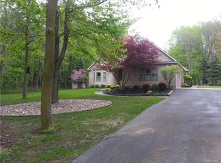 10365 Tillman Rd, Clarence, NY 14031