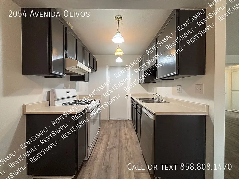 2054 Avenida Olivos — Photo 5