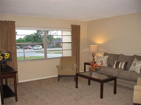 3rd image of 1209 E Lombardy Dr