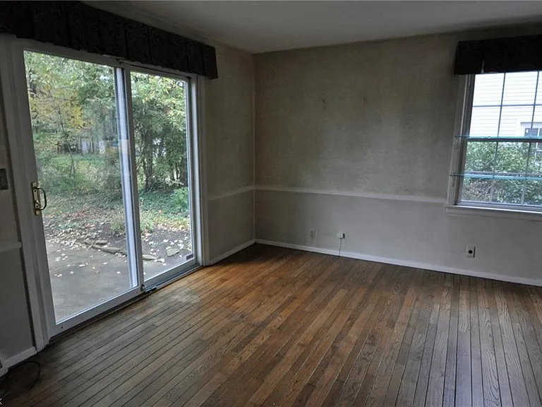 340 Plymouth Dr — Photo 11