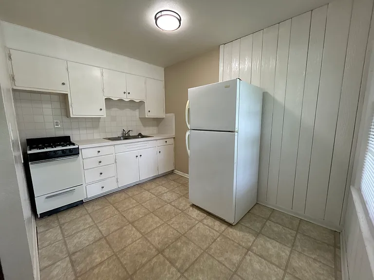 109 & 111 Baldwin St #109 — Photo 4