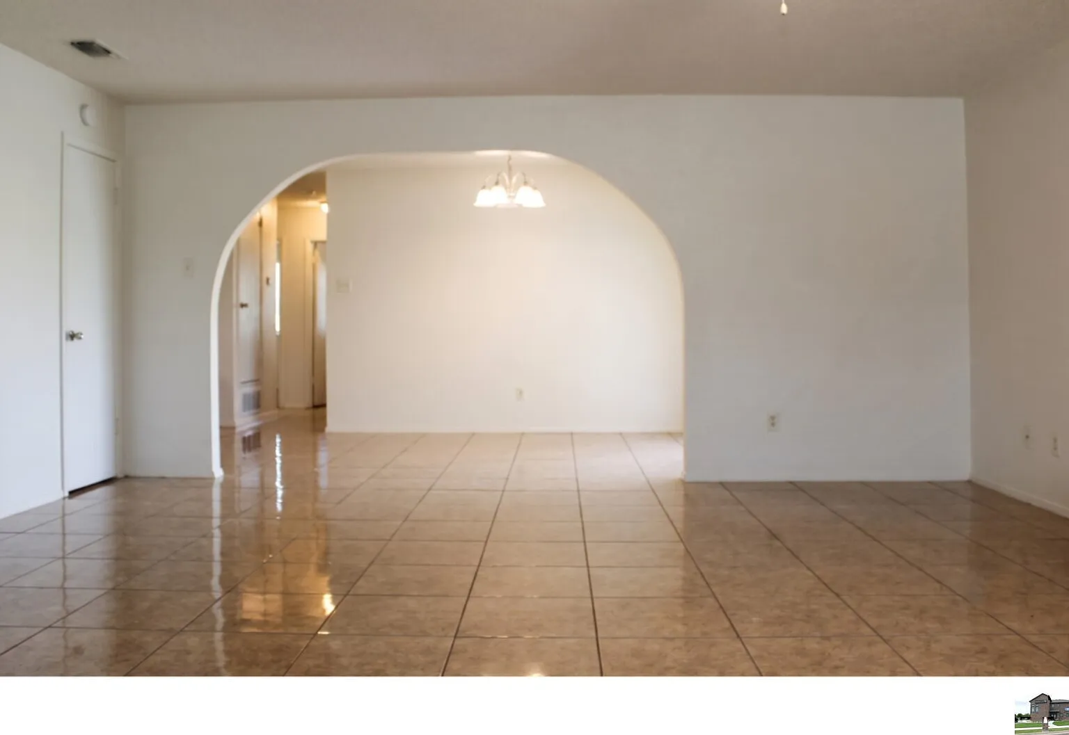 3 bed, 2.0 bath, 1422 sqft, $1,300 — Photo 4