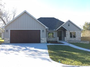 407 West St, Weimar, TX 78962