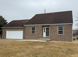 103 S Delane Dr, Heyworth, IL 61745