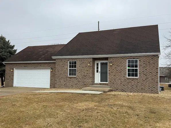 103 S Delane Dr, Heyworth, IL 61745