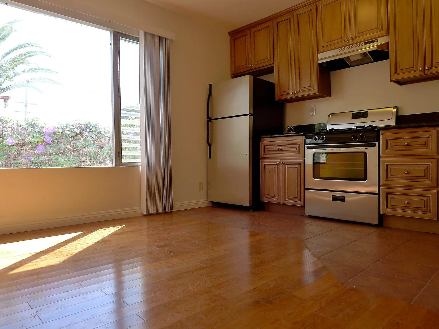 2 bed, 730 sqft, $3,080 — Photo 2