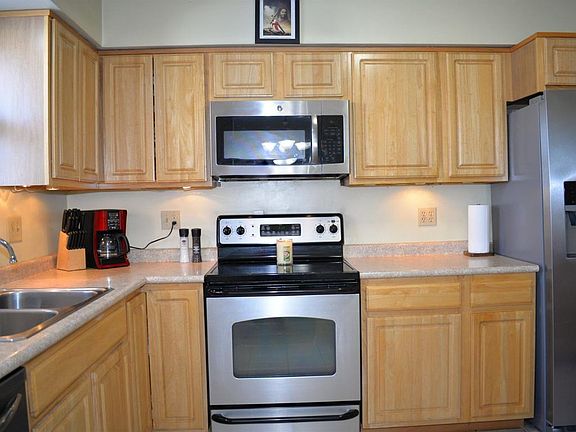 3rd image of 6012 Snow Hill Dr