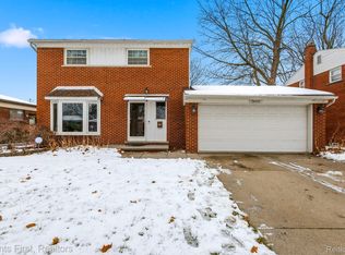 29337 Roan Dr, Warren, MI 48093