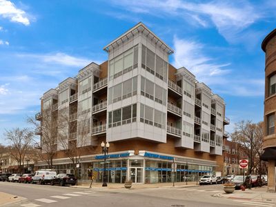 3920 N Sheridan Rd #304, Chicago, IL, 60657