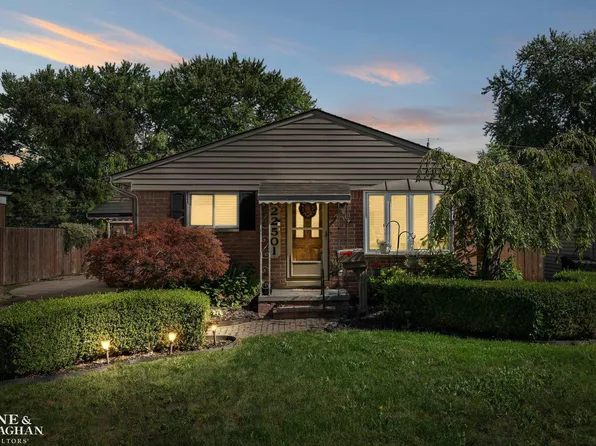 22501 Euclid St, Saint Clair Shores, MI 48082