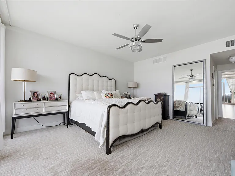 121 N Post Oak Ln #2203 — Photo 16