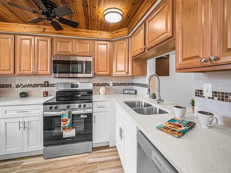 4200 Hampton Dr — Photo 17