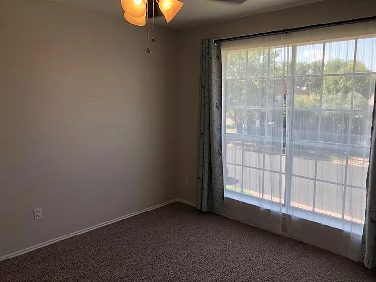 13200 Amasia Dr — Photo 22