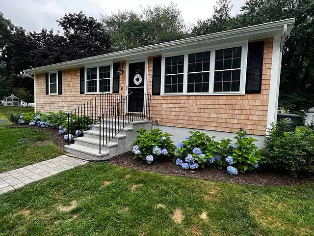 56 Bellaire Rd