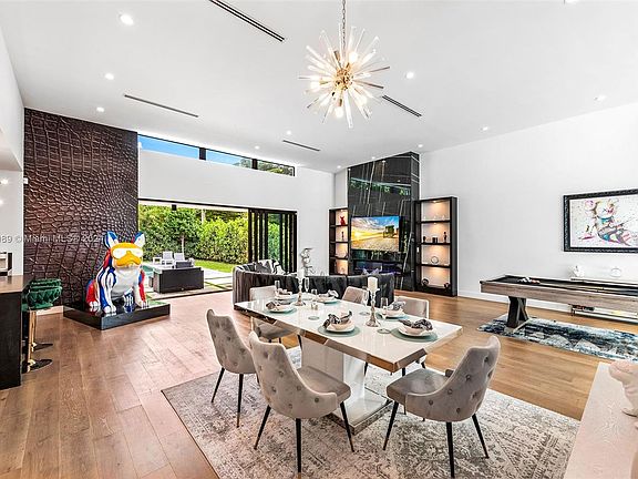 5th image of 135 NW 45th St #135