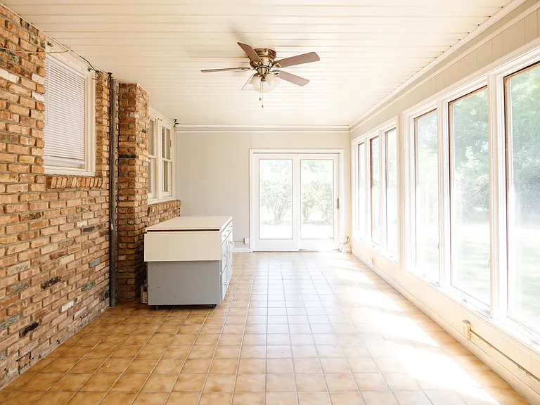 311 S Morgan Ave — Photo 23