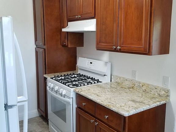 4th image of 1101 Almanor Ave