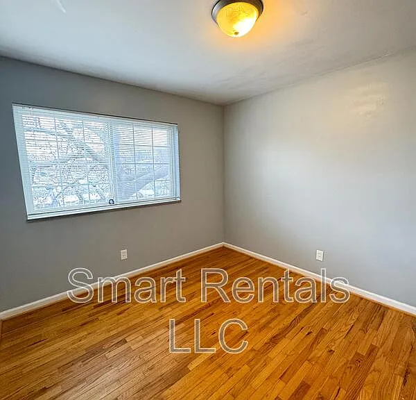 2705 Laclede Station Rd — Photo 7