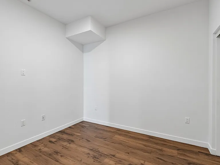 Maxwell Apartments — Photo 48