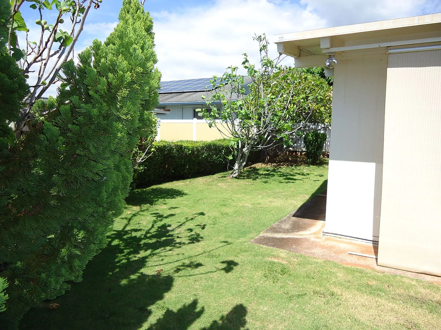 Pearl City single level 3 Bedroom, 1.5 Bath, 2 Car Caport — Photo 4