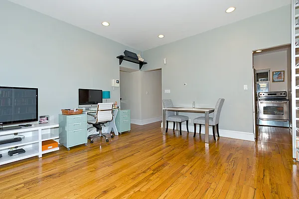 Sold by Owner | media 9