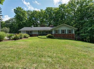 4095 Som Center Rd, Moreland Hills, OH 44022