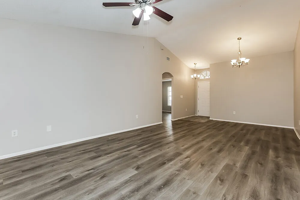 3 bed, 2.0 bath, 1282 sqft, $3,200 — Photo 4