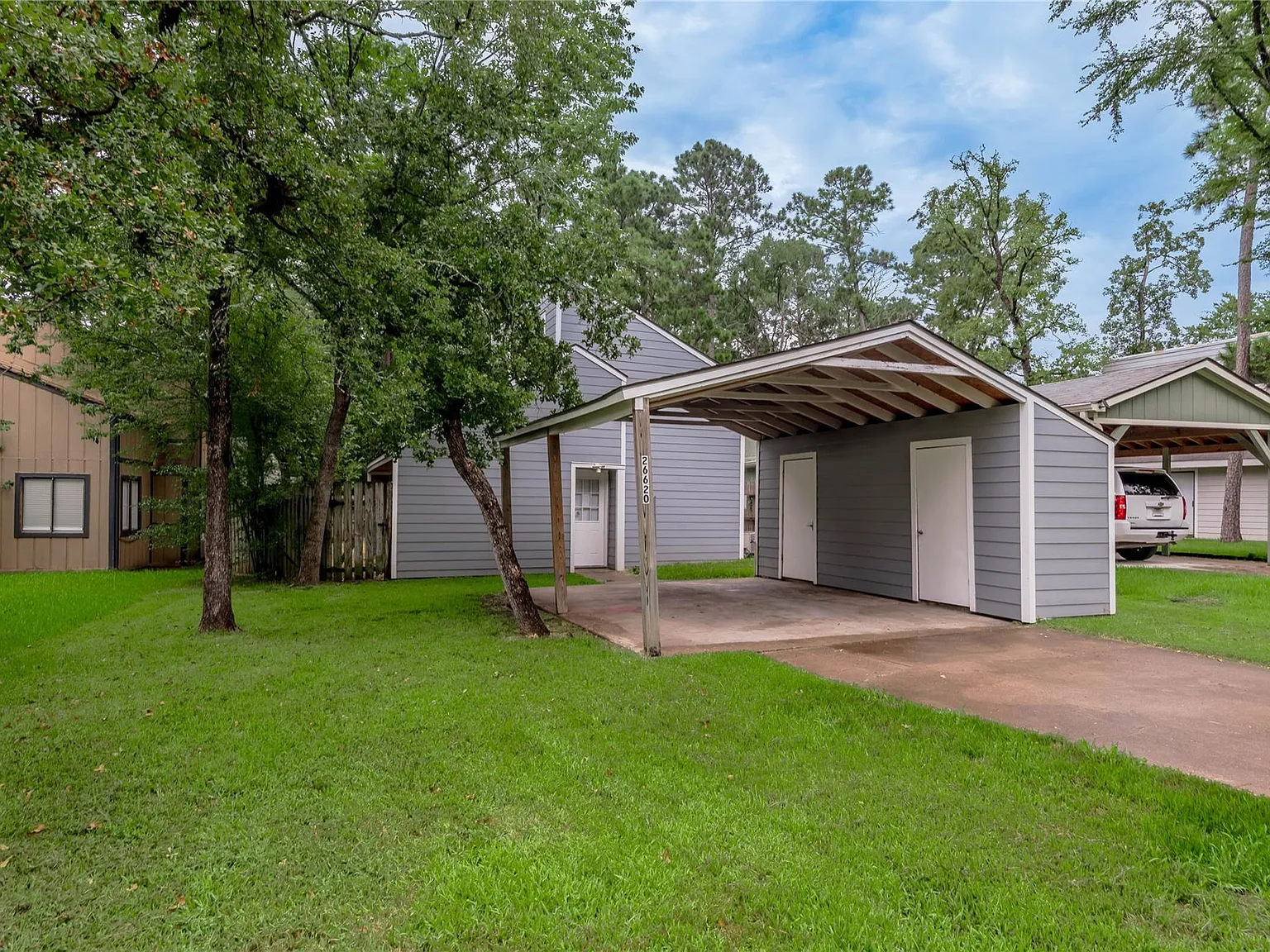 2 bed, 1.0 bath, 928 sqft, $950 — Photo 1